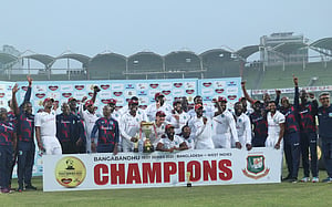 কর্নওয়ালের স্পিনে ‘হোয়াইটওয়াশড’ বাংলাদেশ