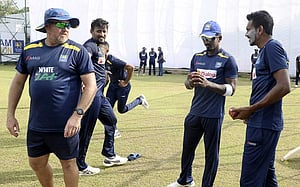 শ্রীলঙ্কার বোলিং কোচের পদত্যাগ