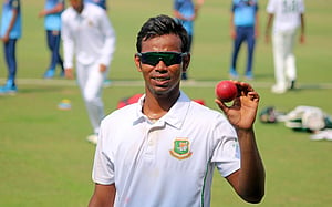 সাদমানের ব্যাটে রান, তানভিরের ৬ উইকেট