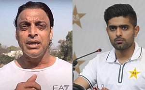 বাবরকে এখনই নেতৃত্ব ছাড়তে বললেন শোয়েব