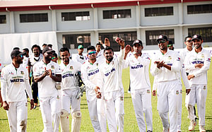 অপুর ক্যারিয়ার সেরা বোলিংয়ে ঢাকার জয়