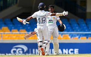 নিসানকার ইতিহাস গড়া সেঞ্চুরি, ডিকভেলার ৪ রানের আক্ষেপ