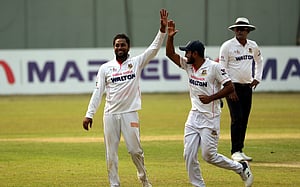 ২১ উইকেট পতনের দিনে উজ্জ্বল তাইজুল, সোহাগ