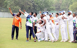 ১৫১ রান করেও ইনিংস ব্যবধানে জয়!