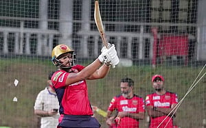 স্বপ্নের সীমানার আরও কাছে শাহরুখ