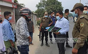 লকডাউনে নবাবগঞ্জে ১৭ জনকে জরিমানা