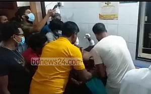 ধারালো অস্ত্রের আঘাতে ছাত্রলীগ নেতা ক্ষতবিক্ষত