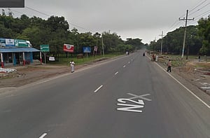 নরসিংদীর সড়কে প্রাণ গেল চিকিৎসক দম্পতির