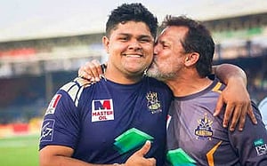 মঈন খানের ছেলে আজম খান প্রথমবার পাকিস্তান দলে
