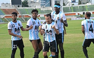সহজ জয়ে শুরু শেখ জামালের