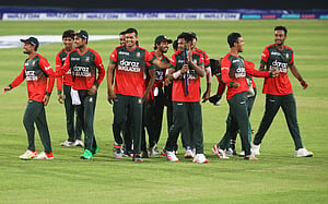 বাংলাদেশের সাফল্যের গল্প, অস্ট্রেলিয়ার নিদারুণ ব্যর্থতা