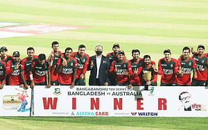 অস্ট্রেলিয়াকে গুঁড়িয়ে জিতল বাংলাদেশ