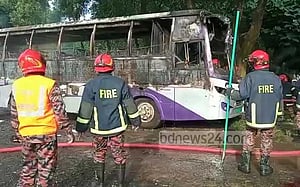 শিবপুরে সড়কে দুজন নিহতের পর বাস ভাংচুর