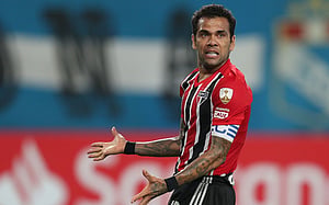 বেতন না পাওয়ায় খেলবেন না আলভেস