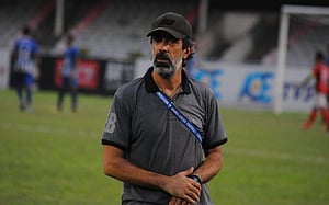 হ্যাটট্রিক শিরোপার তাড়না আর দেখিয়ে দেওয়ার জেদ ব্রুসনের