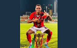অপেক্ষা শেষের হাসি কিংসলের