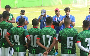 আত্মবিশ্বাসের ভেলায় দারুণ শুরুর আশায় বাংলাদেশ