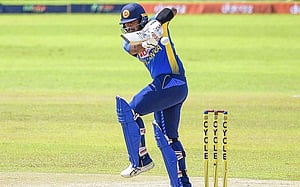 আভিশকা-শানাকার ঝড়, বোলিংয়ে উজ্জ্বল কুমারা