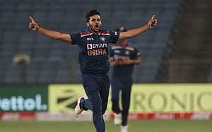 আইপিএল মাতিয়ে ভারতের বিশ্বকাপ দলে শার্দুল