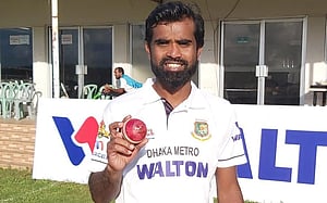 কক্সবাজারে ব্যাটে-বলের জমজমাট লড়াই