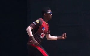 অ্যালেনের চোটে কপাল খুলল আকিলের