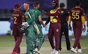 অলরাউন্ড পারফরম্যান্সে বিশ্ব চ্যাম্পিয়নদের হারাল দ.আফ্রিকা