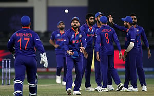 ভয়ডরহীন ক্রিকেট না খেলাই ‘কাল হয়েছে’ ভারতের