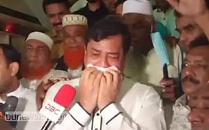 বহিষ্কৃত জাহাঙ্গীর কাঁদলেন, বললেন ‘ষড়যন্ত্র’
