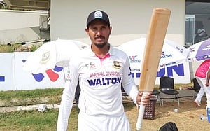 অল্পের জন্য হলো না ফজলে মাহমুদের ডাবল সেঞ্চুরি