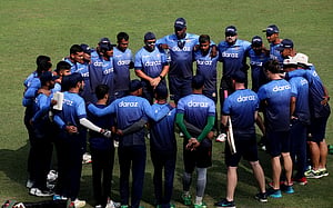 এক টেস্টের জন্য ২০ জনের বহর যে কারণে