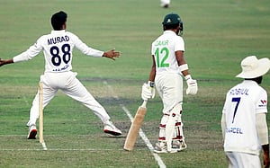 এনামুল ও পিনাকের দুর্দান্ত শুরুর পর মুরাদের ছোবল