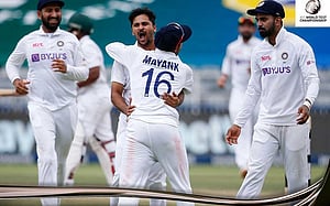 রেকর্ড গড়া বোলিংয়ে শার্দুলের ৭ উইকেট