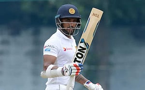 সাদা বলে মনোযোগ দিতে টেস্ট ছাড়লেন গুনাথিলাকা