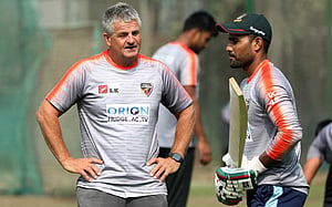 অধিনায়ক ইমরুলকে দেখে মুগ্ধ রোডস