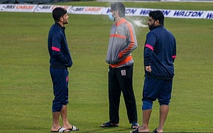 মাঠে ধূমপান করায় শাহজাদকে সতর্ক করল বিসিবি