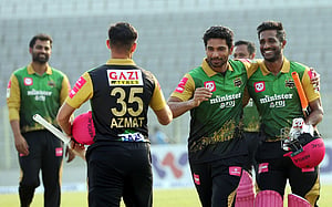নাটক জমিয়ে ঢাকার জয় শুভাগতর দুই ছক্কায়