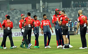 দুর্দান্ত বোলিংয়ে কুমিল্লাকে হারিয়ে ফাইনালে সাকিবরা