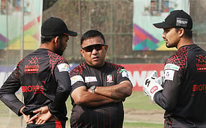 মাহমুদকে বাড়তি তৃপ্তি দেবে স্থানীয়রা শিরোপা জেতালে