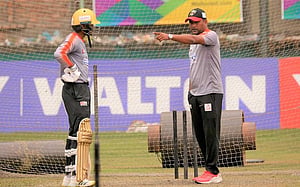 মাহমুদুলকে সামলাতে হবে ‘চাপ ও অর্থের ঝনঝনানি’