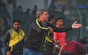 রেফারিং নিয়ে কথা বলায় ক্রুসিয়ানির শাস্তি