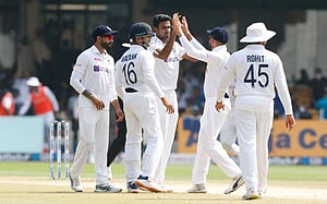 আড়াই দিনেই হেরে ভারতে হোয়াইটওয়াশড লঙ্কানরা