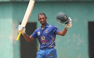 ৯০’র বৃত্ত ভেঙে নাঈমের টানা দুই সেঞ্চুরি