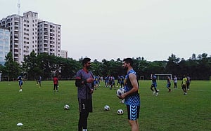 ভালেন্সিয়ার না আসার গুঞ্জনের মাঝে আবাহনীর প্রস্তুতি