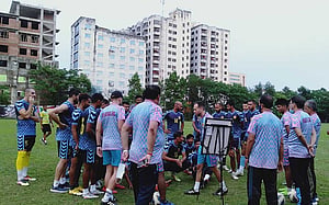ভালেন্সিয়া না এলে ৩ পয়েন্ট আবাহনীর