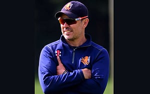 হাসপাতাল থেকে ছাড়া পেলেন ডাচ কোচ ক্যাম্পবেল