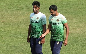 ‘দেশে খেলা’ বলে বাদ আবু জায়েদ, গতির কারণে দলে রেজাউর