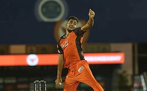 ঘণ্টায় ১৫৬.৯ কিলোমিটার: আইপিএলে ১০ বছরের দ্রুততম উমরান