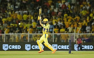 ওভারে ৬ বাউন্ডারি হাঁকিয়ে ১৯ বলে ফিফটি মইনের