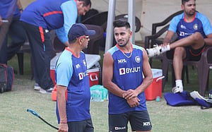 উমরানকে নিয়ে রোমাঞ্চে লাগাম টানলেন দ্রাবিড়
