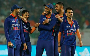 হার্শাল-চেহেলের দারুণ বোলিংয়ে সিরিজে টিকে রইল ভারত